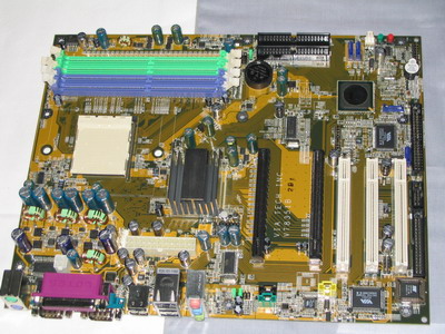 VIA K8T890-moederbord met DualGFX