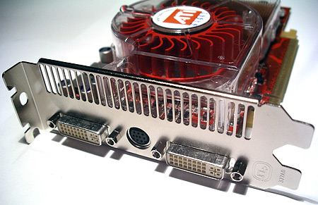 Close-up van de video-aansluitingen van de Radeon X850 XT PE Close-up van de video-aansluitingen van de Radeon X850 XT PE