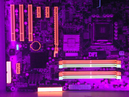 DFI LANParty 925X-T2 onder blacklight