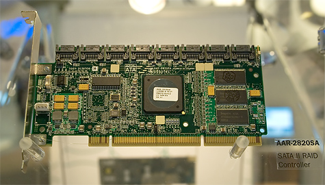 CeBIT 2005: Adaptec AAR-2820SA CeBIT 2005: Adaptec AAR-2820SA