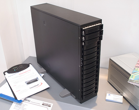 CeBIT 2005: Gigabyte GS-SS301 storage array