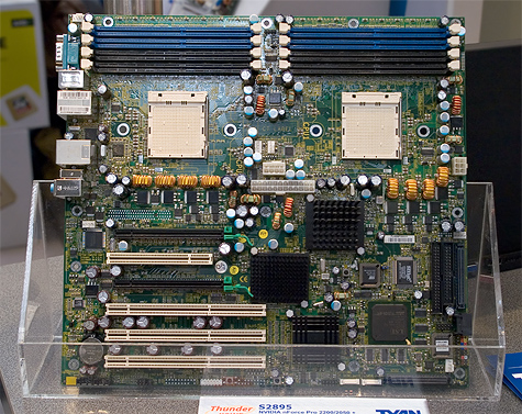 CeBIT 2005: Tyan Thunder K8WE