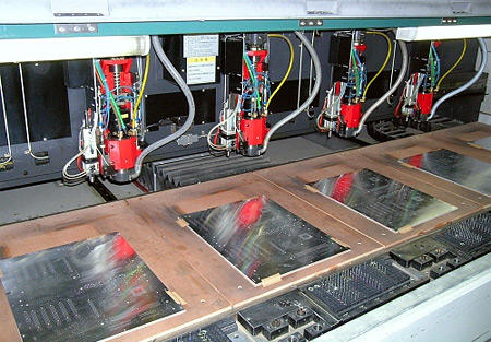ECS productiefaciliteit, automatisch boren PCB