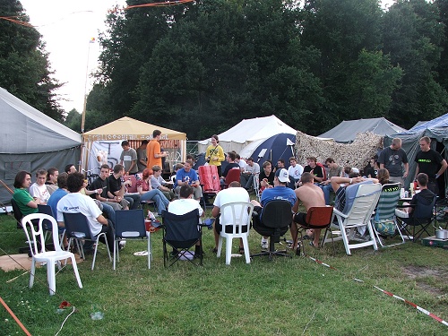 Campzone 2005 - T@C en [BUT] aan het barbecueën