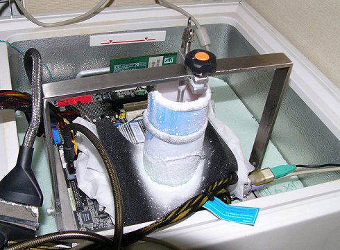 Pentium 4 3,8@7,133GHz met vloeibare stikstof Pentium 4 3,8@7,133GHz met vloeibare stikstof