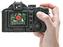Panasonic FZ30 in hand