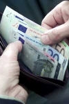 Geld uit portefeuille halen