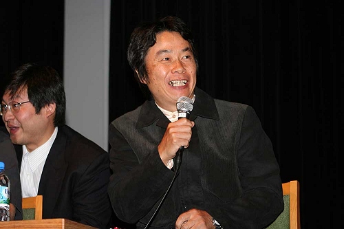 Shigeru Miyamoto van Nintendo geeft een key-note speech Shigeru Miyamoto van Nintendo geeft een key-note speech