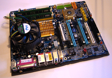 Gigabyte GA-8N SLI Quad Royal 