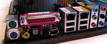 Gigabyte GA-8N SLI Quad Royal (close-up)