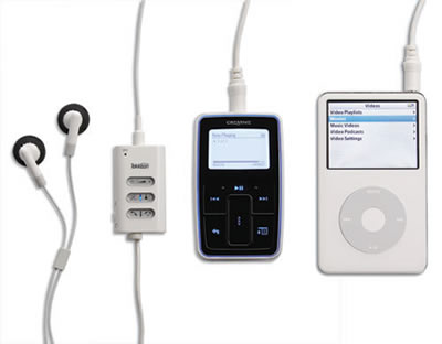 Tekkeon myTalker aan iPod en Creative Zen (resized)