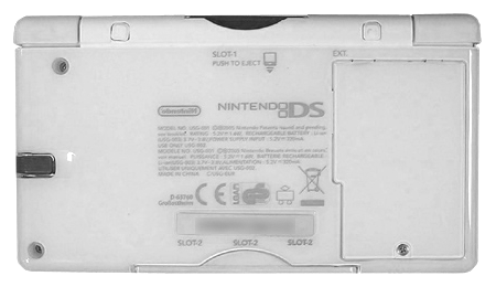 Nintendo DS Lite prototype (onderaanzicht) Nintendo DS Lite prototype (onderaanzicht)
