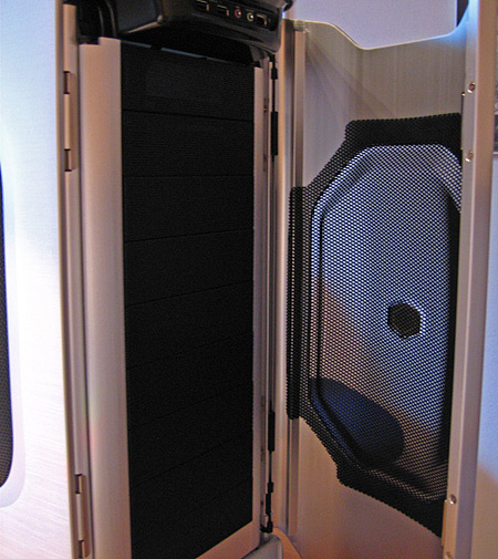 Cooler Master Stacker 830 - deur