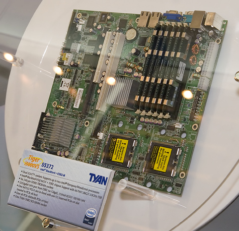 CeBIT 2006: Tyan S5372 CeBIT 2006: Tyan S5372