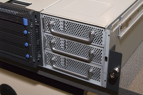 CeBIT 2006: Uniwide 3U power supplies