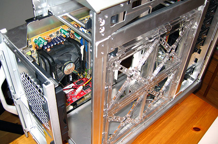 Cooler Master Stacker 830 moederbordtray
