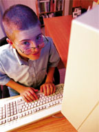 Kind aan computer