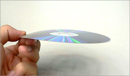 Een schijfje uit een stacked volumetric optical discs-unit