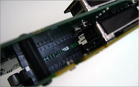 Sparkle SPPX79GX2 GeForce 7950 GX2 (close-up interne connectie) Sparkle SPPX79GX2 GeForce 7950 GX2 (close-up interne connectie)