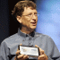 Bill Gates met een nog kleinere computer