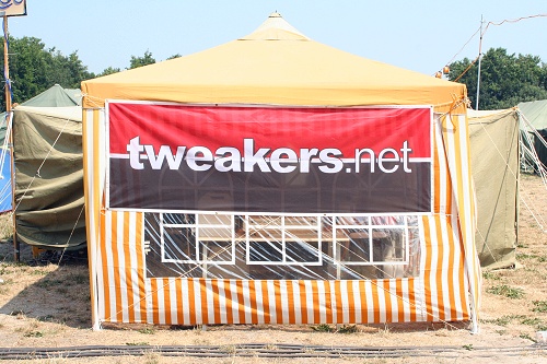 Campzone 2006 - Partytent met T.net-vlag Campzone 2006 - Partytent met T.net-vlag