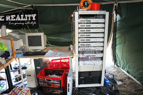 Campzone 2006 - Serverrack Campzone 2006 - Serverrack