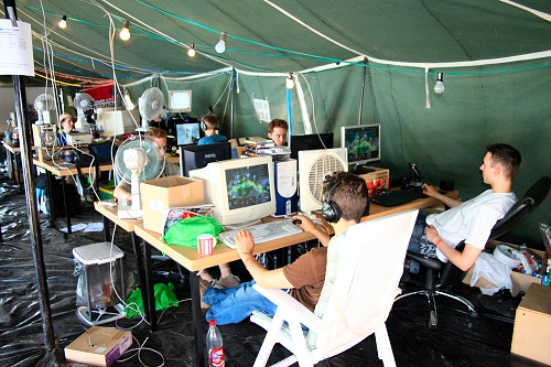 Campzone 2006 - T@C'ers die World Of Warcraft spelen Campzone 2006 - T@C'ers die World Of Warcraft spelen