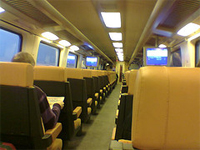Interieur NS-testtrein met tv en internettoegang