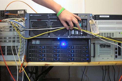 Campzone 2006 - Een fileserver van een bezoeker Campzone 2006 - Een fileserver van een bezoeker