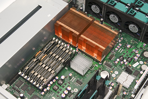 Fujitsu-Siemens Primergy RX300 S3 - Heatsinks and FB-DIMM slots Fujitsu-Siemens Primergy RX300 S3 - Heatsinks and FB-DIMM slots