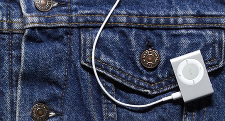 iPod shuffle met clip aan jeans iPod shuffle met clip aan jeans