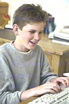 Tiener aan de computer
