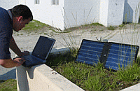 laptop met zonnepaneeltjes