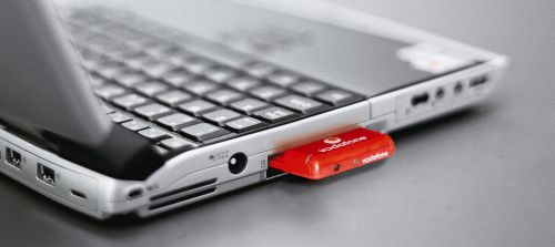 Laptop met mobiele breedbandverbinding Laptop met mobiele breedbandverbinding