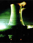 Koeltoren kerncentrale bij nacht