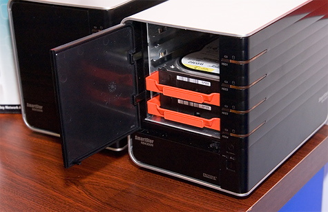 CeBIT 2007: Promise SmartStor NS4300N 