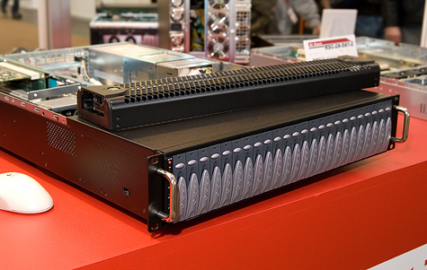 CeBIT 2007: AIC 2U behuizing voor 24 SFF-schijfjes