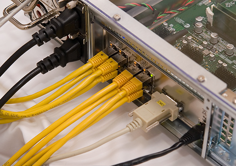 CeBIT 2007: iStor Gigastor ATX ethernet poorten
