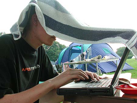 Femme gefreakt op de camping