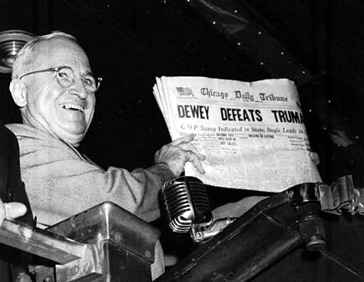 Verkiezingswinnaar Truman met 'Dewey defeats Truman'-kop