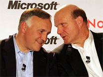 Aankondiging Microsoft-Novell-deal door Ronald Hovsepian van Novell en Steve Ballmer van Microsoft