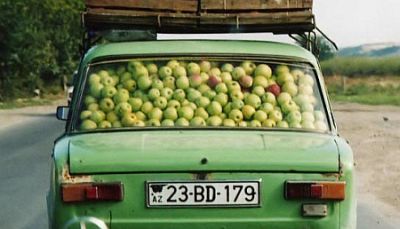 Een auto vol 'Apple'