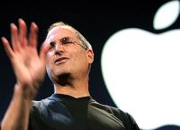 Steve Jobs voor half Apple-logo