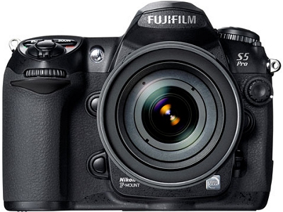 Fuji FinePix S5 Pro (vooraanzicht)