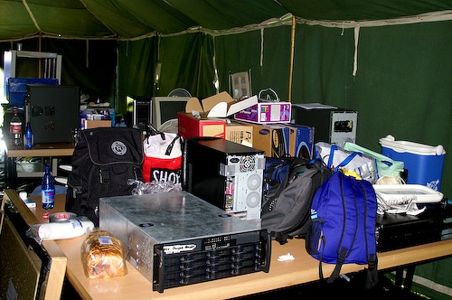 Campzone 2007 - de bus is gelost Campzone 2007 - de bus is gelost