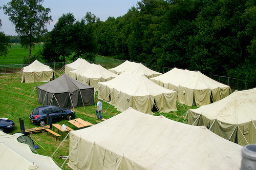 Campzone 2007 - tenten zijn opgebouwd