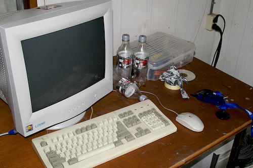 Campzone 2007 - workstation in de keet
