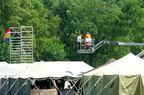 Campzone 2007 - het hangen van de fiber Campzone 2007 - het hangen van de fiber