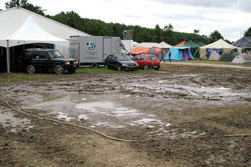 Campzone 2007 - activiteitenveld als modderpoel Campzone 2007 - activiteitenveld als modderpoel