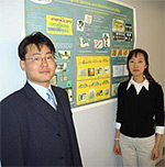 Taeksoo Ji, links, en Soyoun Jung, Universiteit van Arkansas